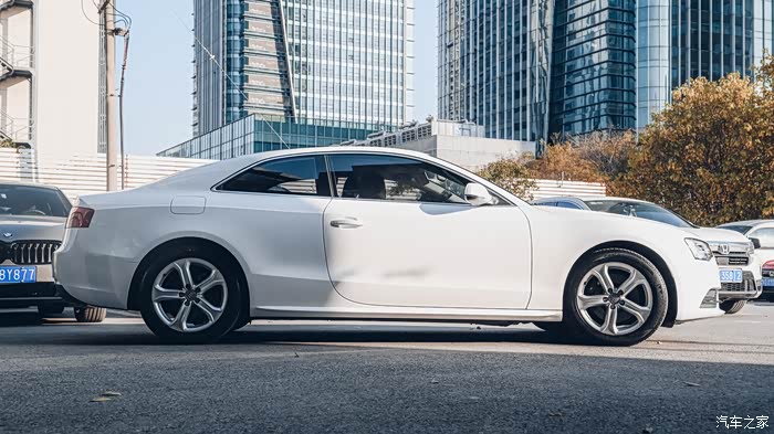 十年经典苏州奥迪a5coupe改色冰川白外拍赏析