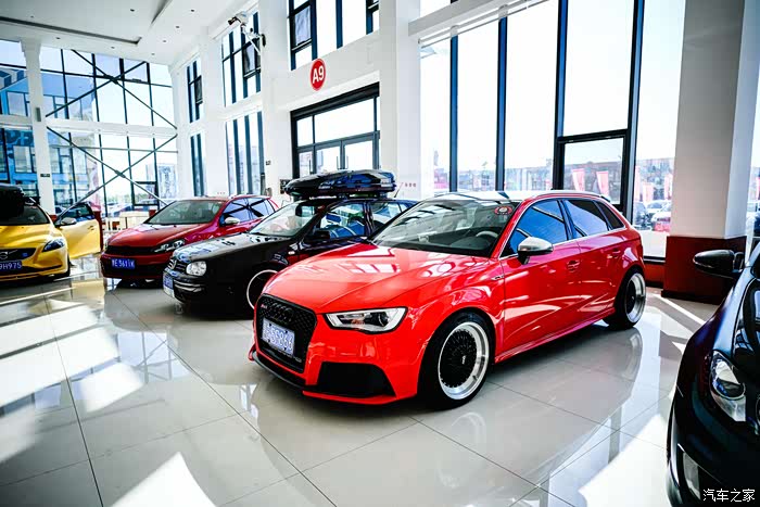 黑龙江省大庆汽车城首届汽车文化改装节静态多车