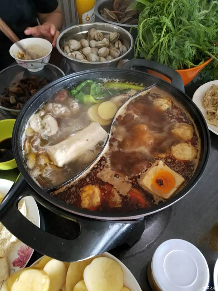 欢乐周末家中小聚吃火锅