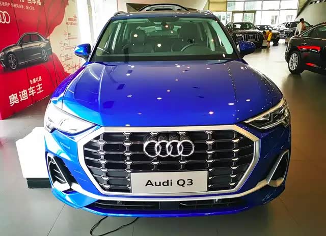 实拍2020款奥迪q3蓝色车身质感不俗