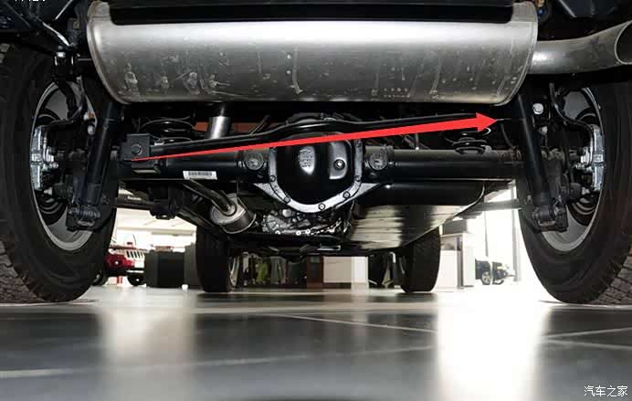 有这根斜拉杆,放松状态会偏向方