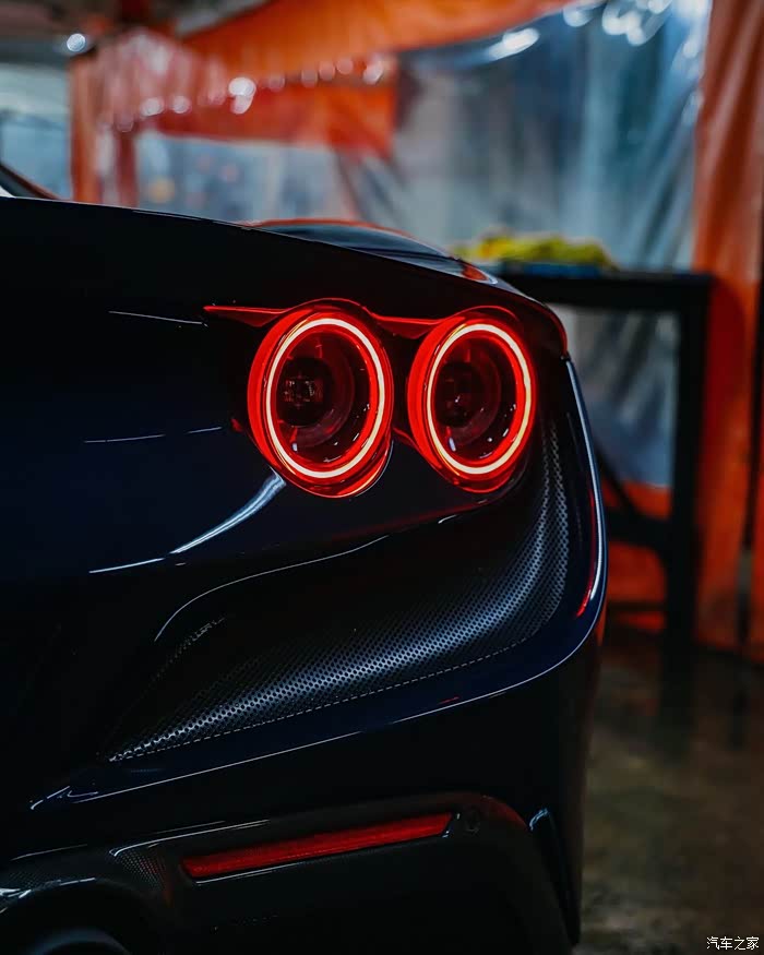 ferrari f8 tributo就是喜欢法拉利那圆尾灯