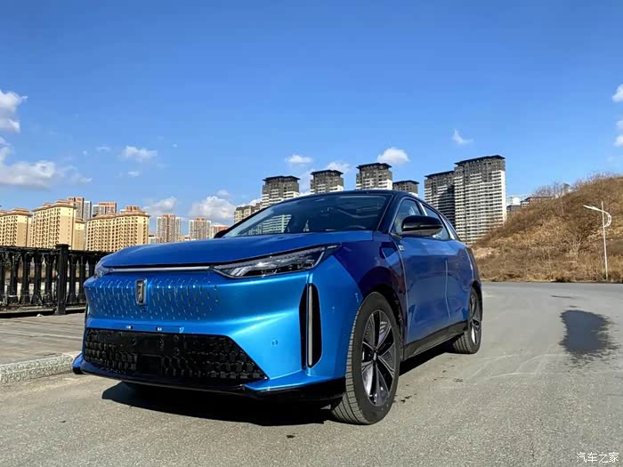 乘风破浪奔腾向上外观内饰详拍奔腾e01