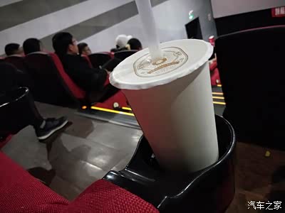 每次看电影必须带好奶茶