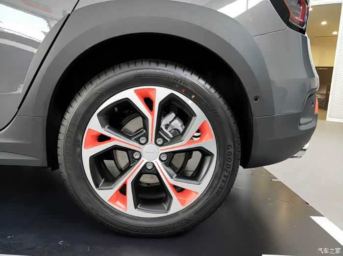 科技感十足的领克02