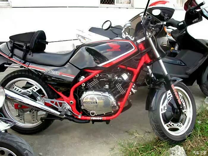 个人收藏第七贴:82年本田vt250f