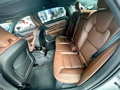 后排空间应该是相同的吧