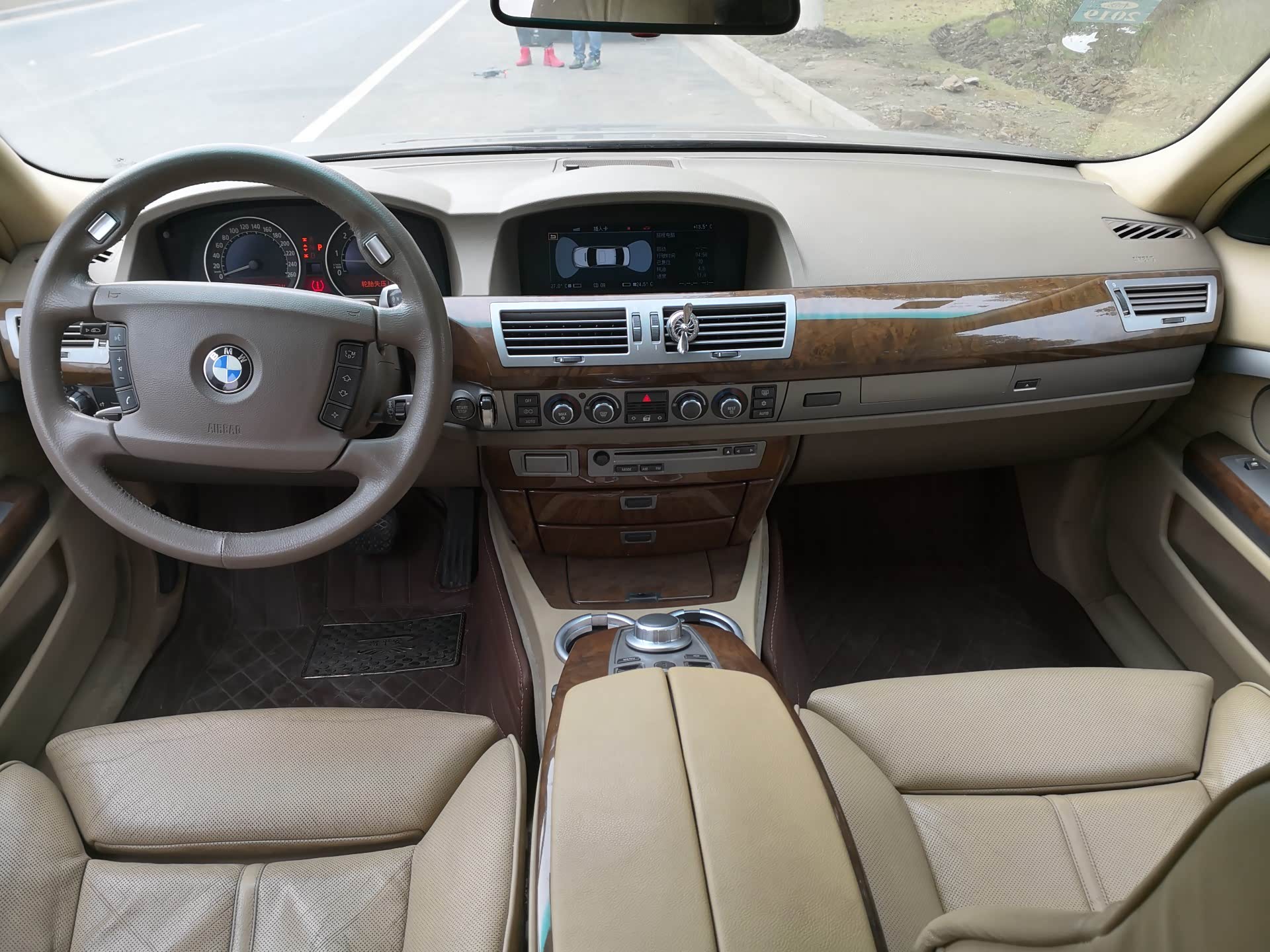 一代金典老伙计宝马e66 740li继续服役