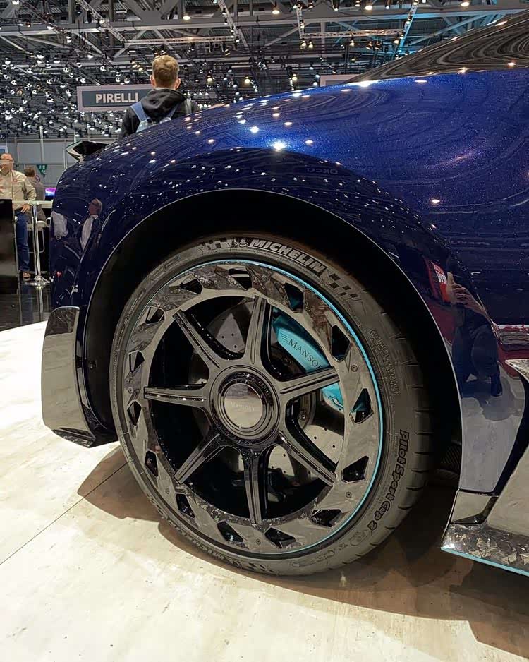 mansory 爆改的布加迪 chiron,满身锻造碳纤维
