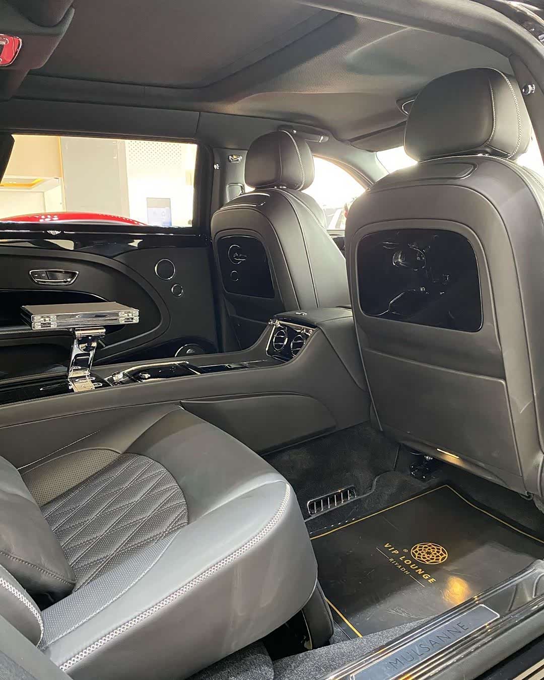 宾利慕尚的这后排待遇,让人很羡慕了