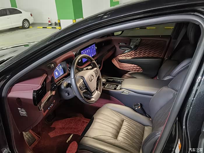 2021款雷克萨斯ls500h行政版10000公里出