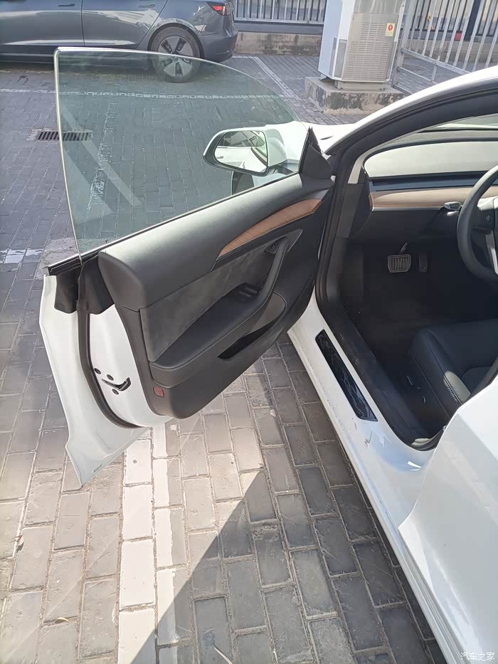 分享一个model3车门开关的小知识