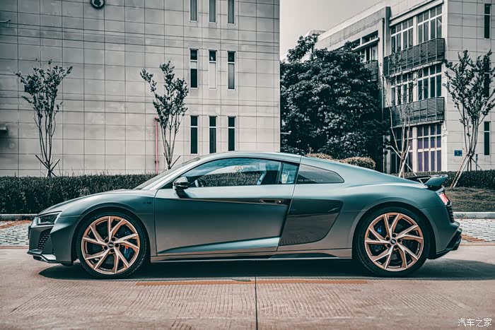 高温补贴坐标厦门实拍奥迪r8coupeperformance收藏家版