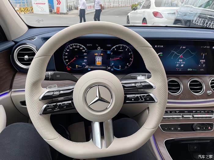 奔驰e300这个内饰有吗