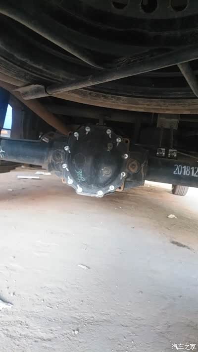 你们的新卡后桥漏油吗 我的目前没有