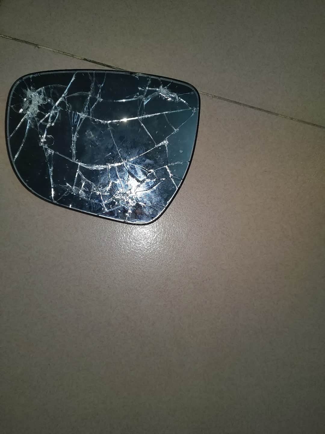 【图】受伤的心,如后视镜碎一块_启悦论坛_汽车之家论坛