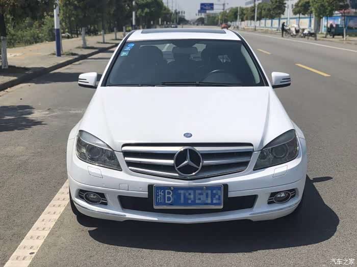 出一台11年奔驰c200 白色 坐标宁波