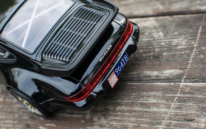 糙模改轻改一台湾岸帝王保时捷964黑鸟118模型改装