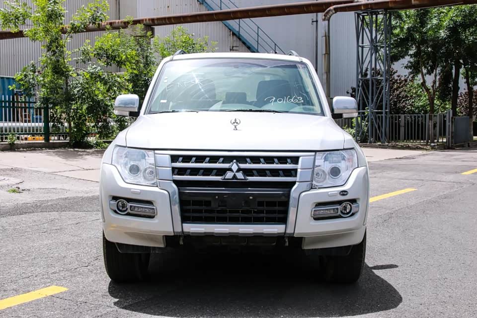 越野急先锋三菱帕杰罗三门版运动范儿很酷