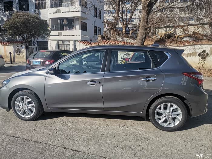 骐达有人买钨钢灰的吗我想看看实车颜色如何