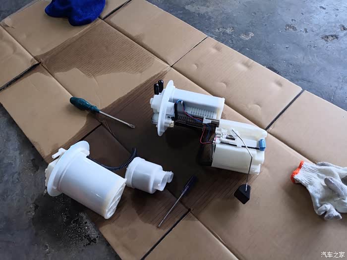 15款雷凌自己动手更换汽油滤芯我