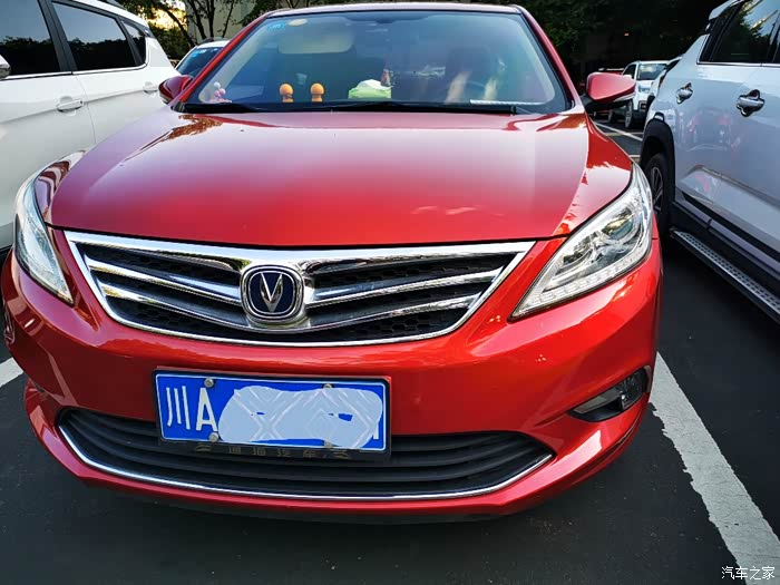 激情四射的长安红色逸动魅力写真