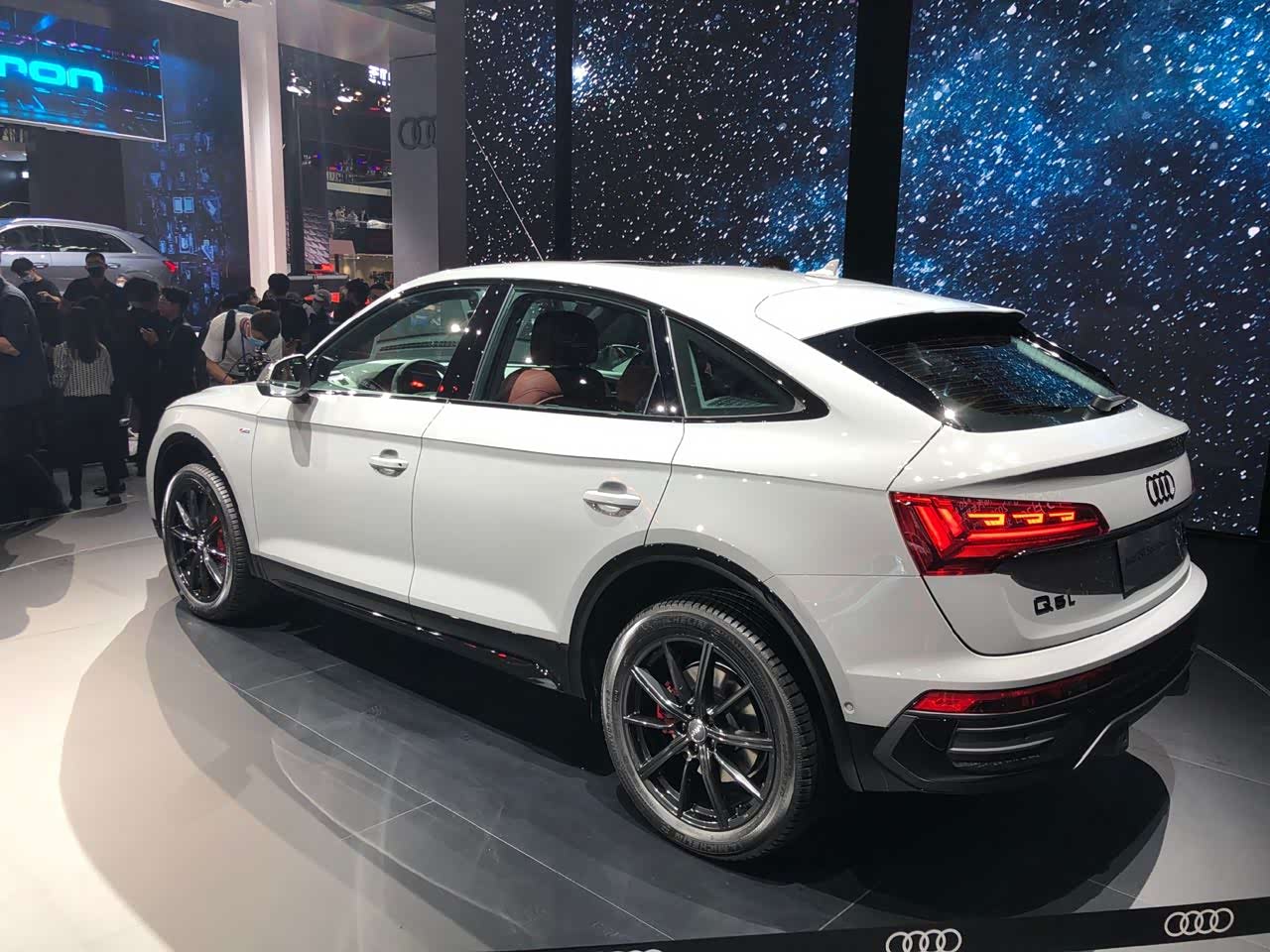 q5l轿跑,实车看上去不丑,这配色还挺好看_奥迪q5/q5l论坛_手机汽车之