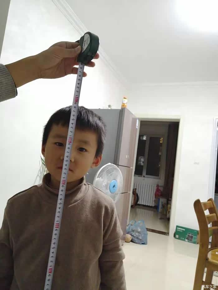 好久没有量身高了,家里没有卷尺,好早就想着买一把,这次用上了.