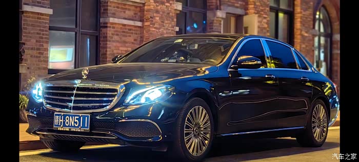 奔驰e300l舒享版2020款松石绿惊艳登场