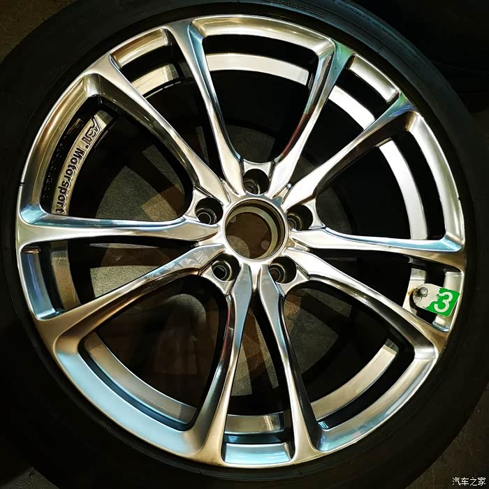 出蔚揽用abter18寸轮毂