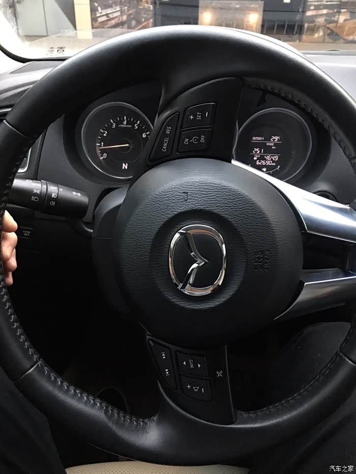 方向盘向左跟向右打满后角度偏差比较大