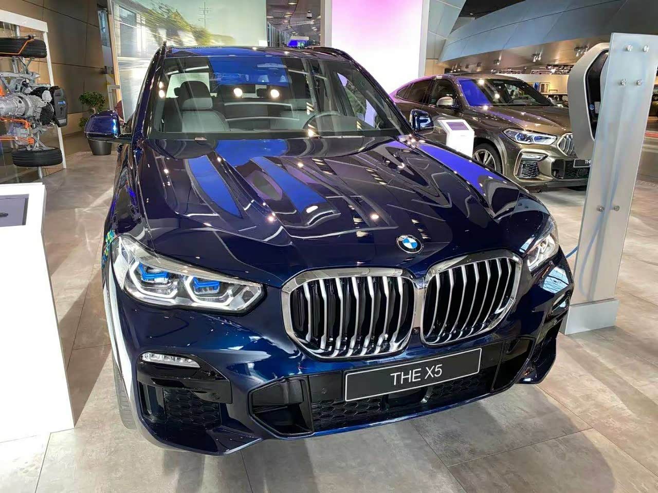 宝马x5混动版即x5xdrive45e是宝马x5的新版