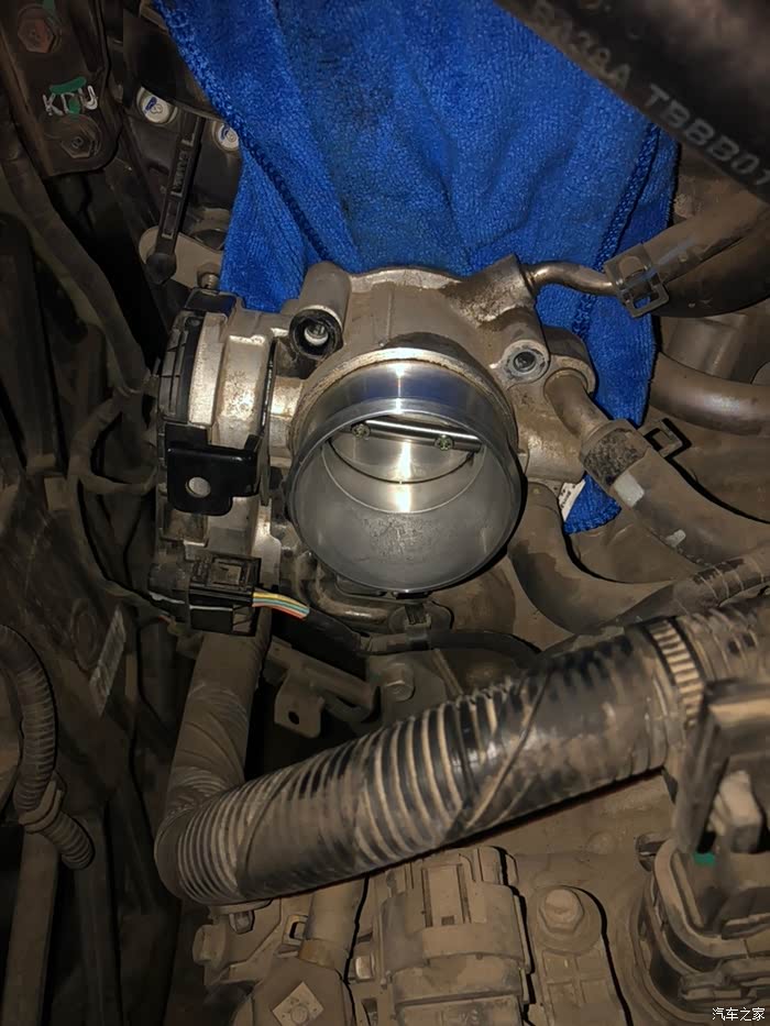 找个干净毛巾把后面进气管稍微堵一下,别进去灰尘.