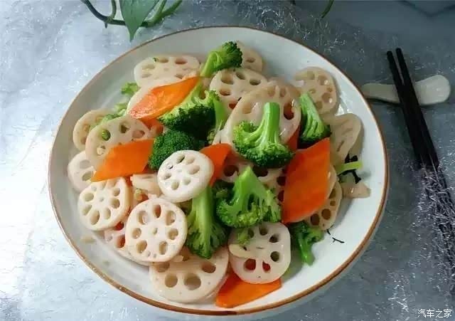 来自 汽车之家android版 【西蓝花炒藕片】 所需材料:藕1段,西兰花1