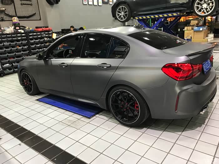 【图】125i矿石白黑化改装作业_宝马1系论坛_汽车之家论坛