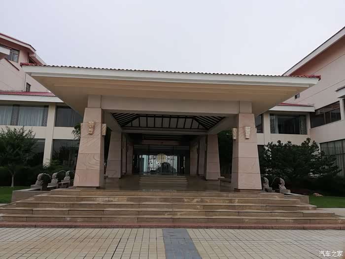 酒店大门比较有点汉室风格