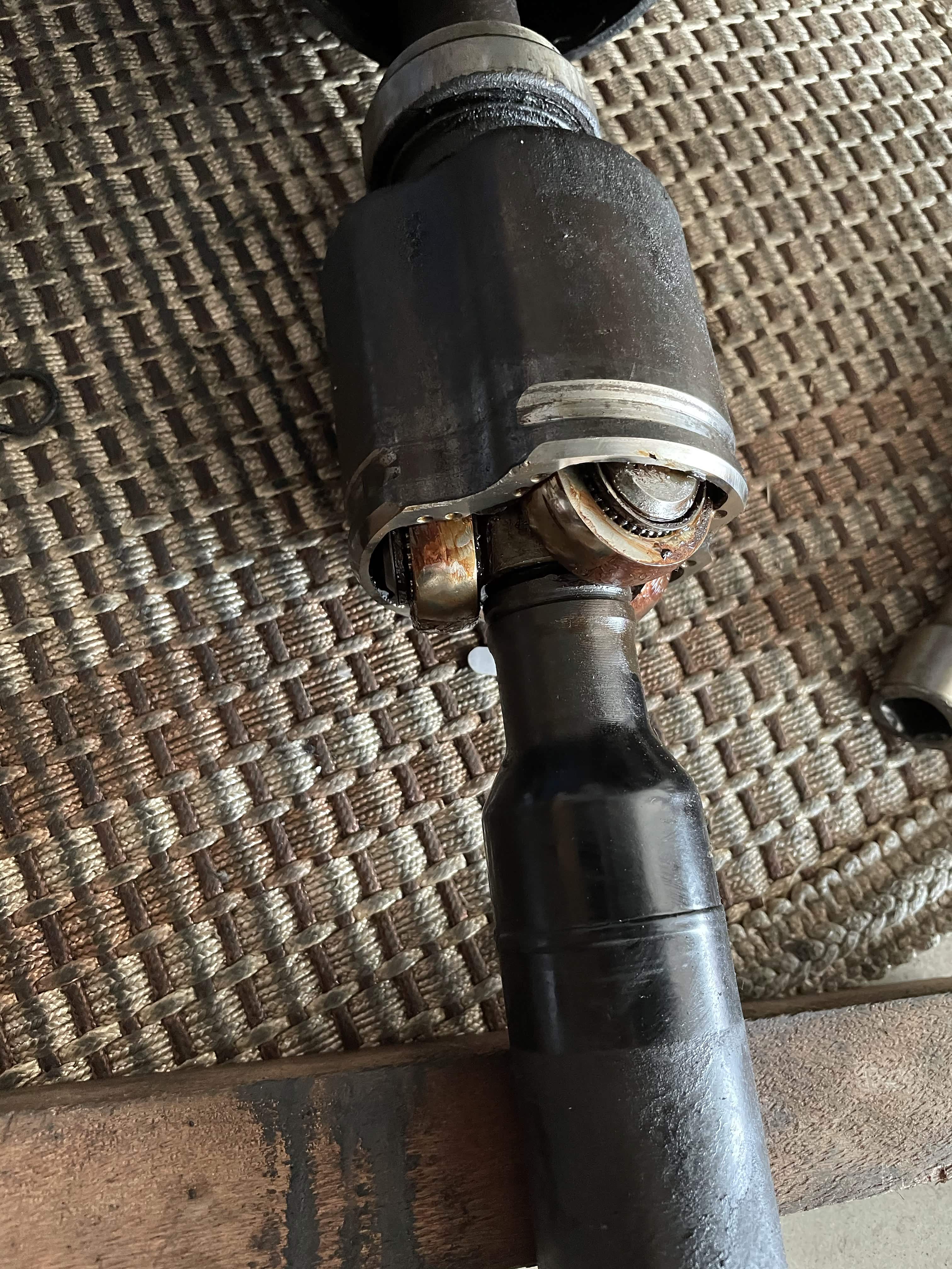 半轴内防尘套可以单独更换