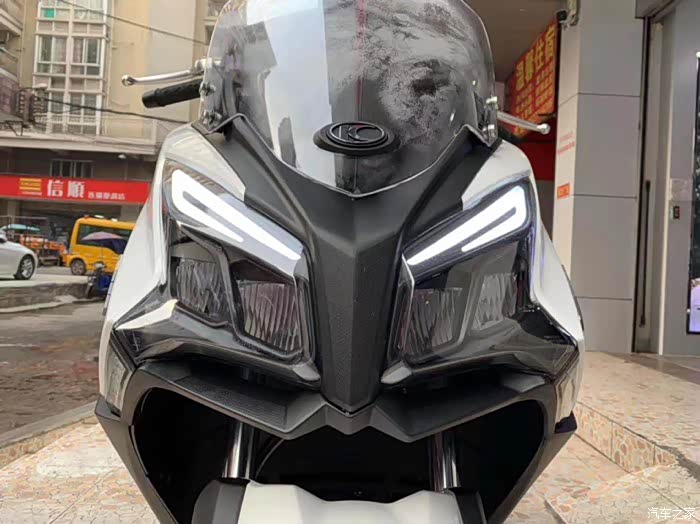 已下定,光阳赛艇ct250白色