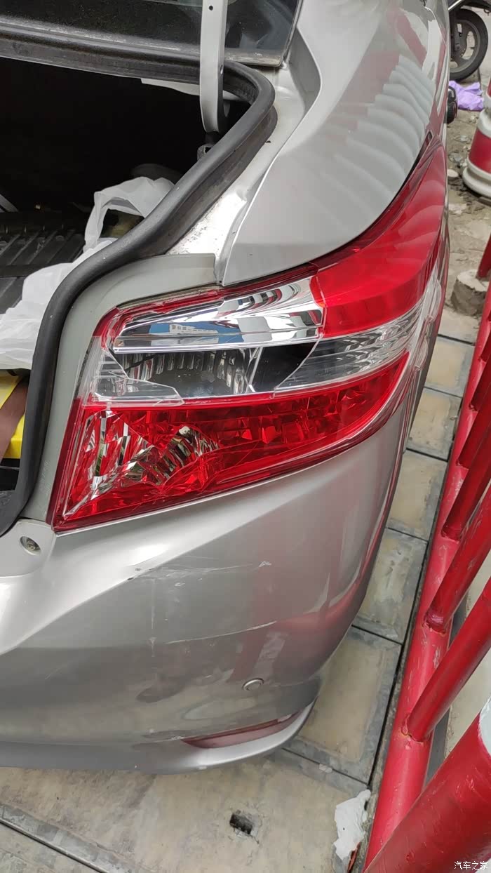 【图】倒车大意撞坏尾灯_威驰论坛_汽车之家论坛