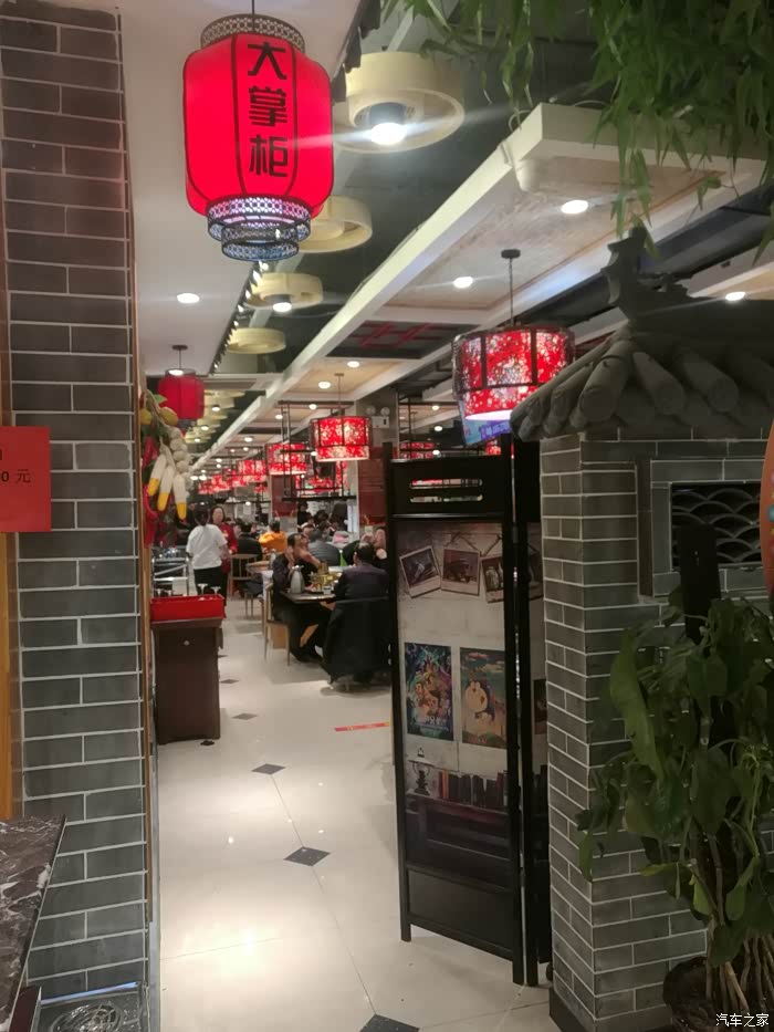 找了好多饭店都没开门,我们快要放弃时,意外找到了大掌柜