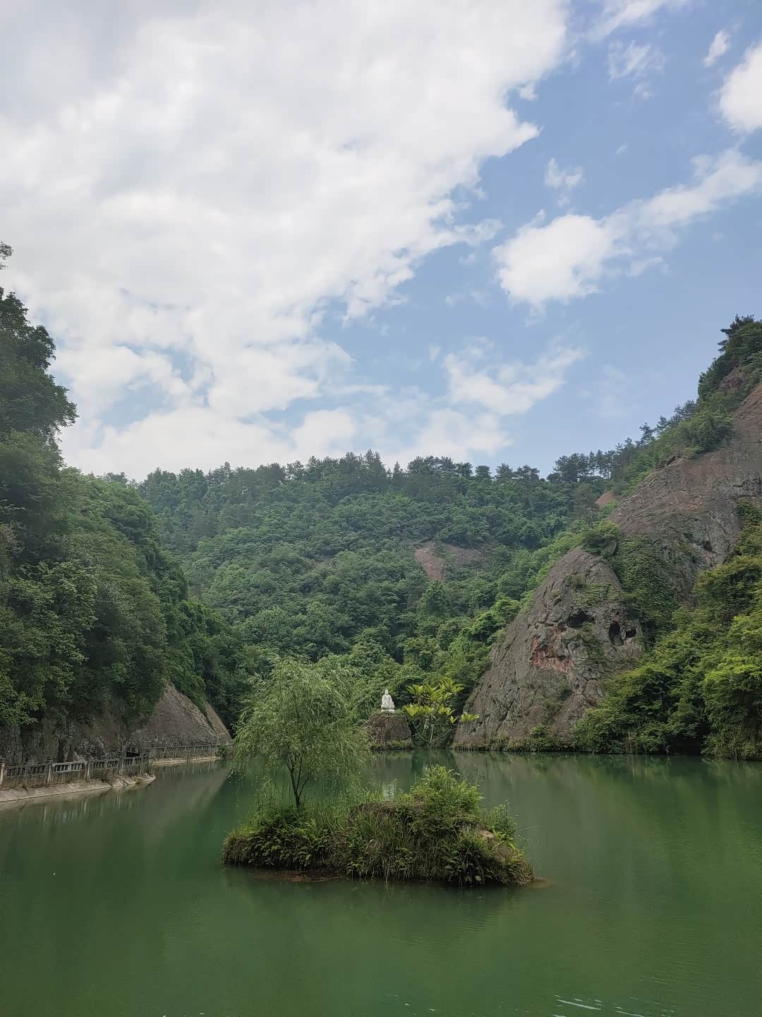 图 美丽的鸣凤山