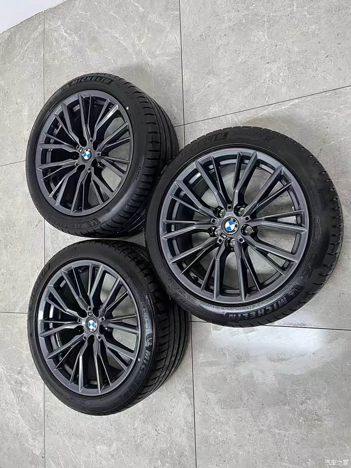 宝马3系18寸轮毂