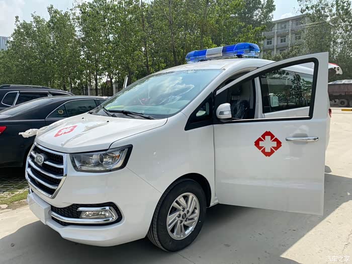 瑞风m4救护车,有点帅气!