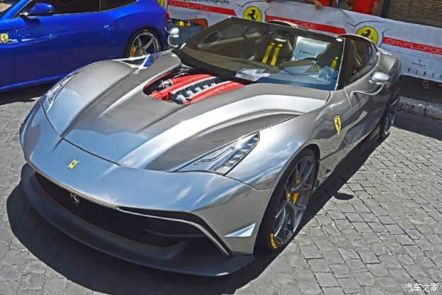 电镀银色法拉利f12 trs,够帅气.