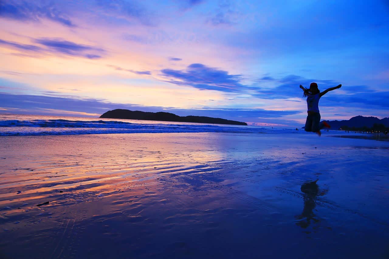 我们去旅行吧,听说大海能使人心情愉悦,美丽相伴