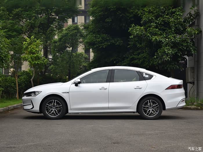 比亚迪秦plusev纯电续航400km500km可选