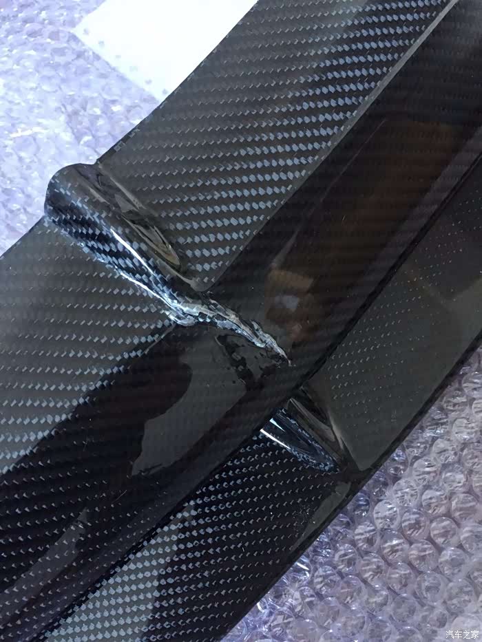 碳纤维双层前唇裂了能修复吗