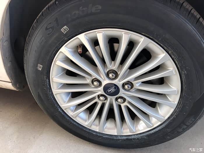 出两条韩泰h432轮胎19年20周生产