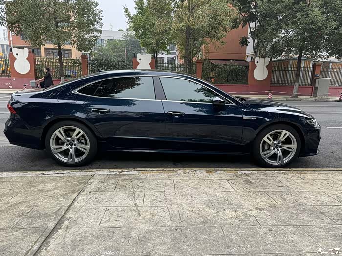 上汽奥迪a7l盛夏版星河蓝一周提车作业