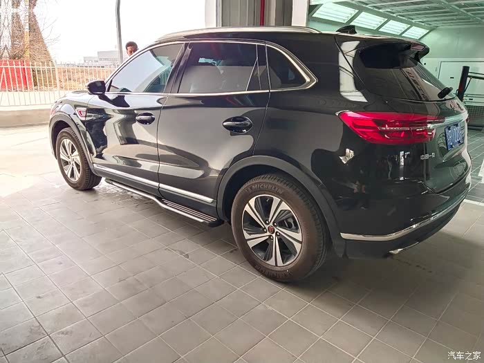 红旗hs5电动踏板